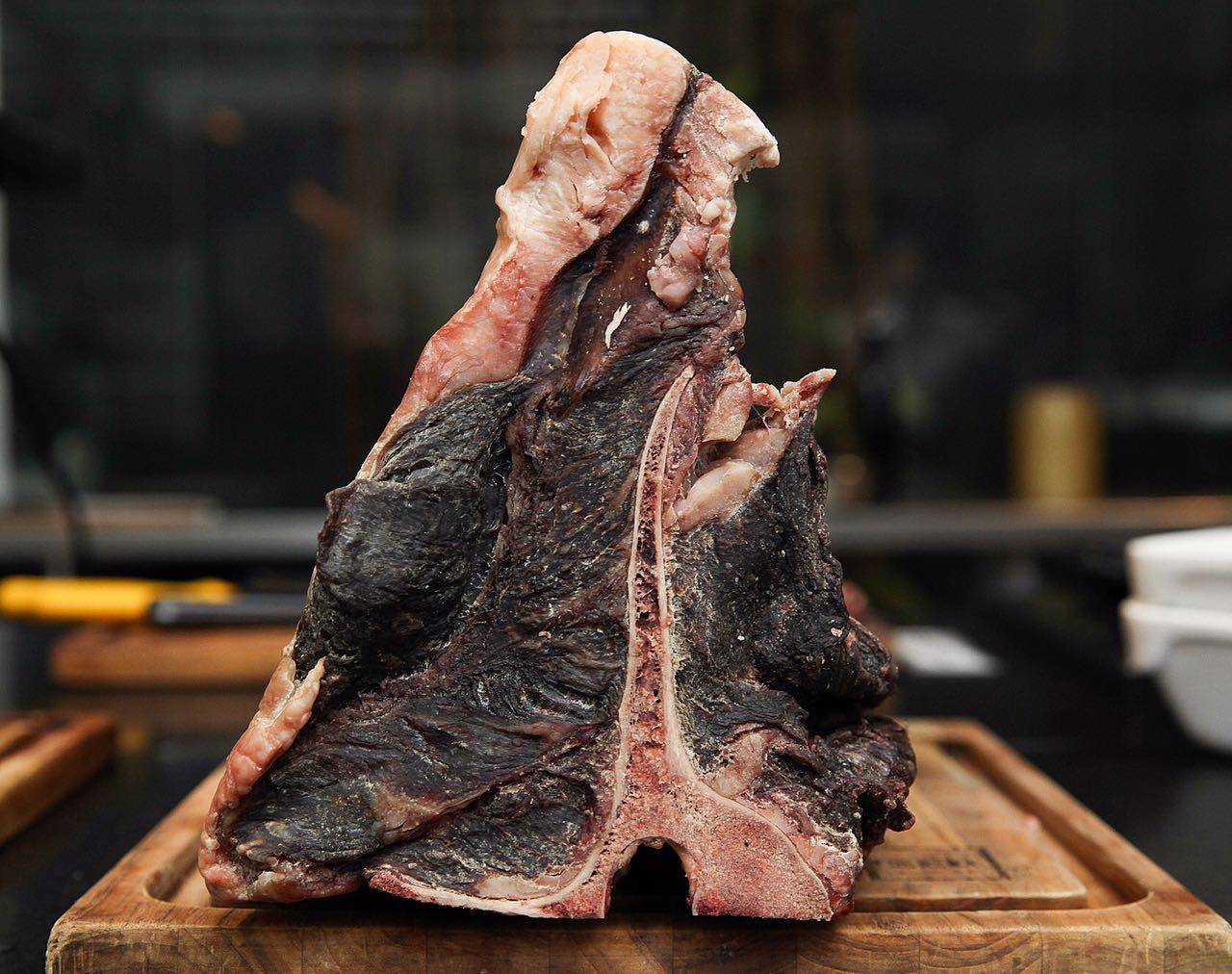 fonte:https://exame.abril.com.br/estilo-de-vida/3-diferencas-fundamentais-entre-carnes-dry-aged-e-wet-aged/